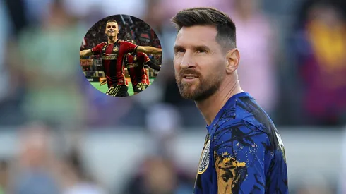 Brooks Lennon y Lionel Messi.