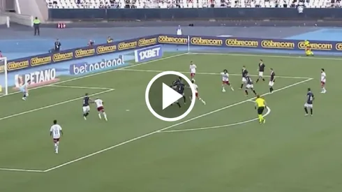 El lateral izquierdo del Fluminense anotó uno de los mejores goles de la jornada.