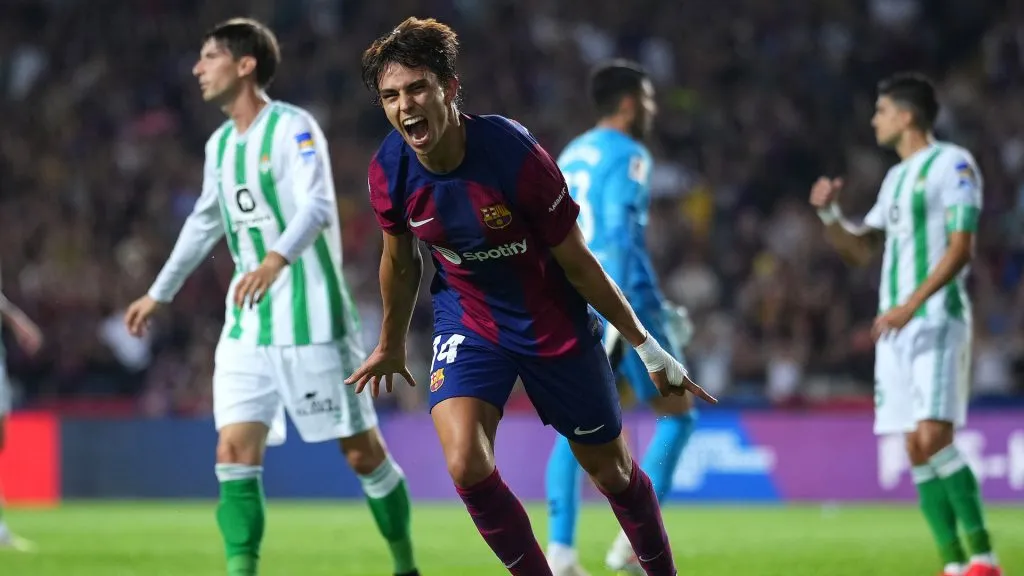 Joao Félix celebra su primer gol con Barcelona