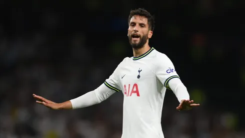 Bentancur hace celebrar a Tottenham y al Uruguay de Bielsa