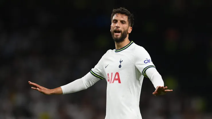 Bentancur hace celebrar a Tottenham y al Uruguay de Bielsa