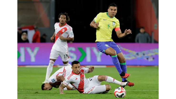 LIMA, PERU - SEPTEMBER 12: Casemiro of Brazil competes for the ball with Yoshimar Yotun of Peru during a FIFA World Cup 2026 Qualifier match between Peru and Brazil at Estadio Nacional de Lima on September 12, 2023 in Lima, Peru. (Photo by Mariana Bazo/Getty Images)