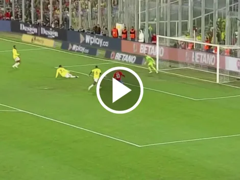 Solo bajo el arco: Alexis Sánchez erra increíble gol ante Colombia (VIDEO)