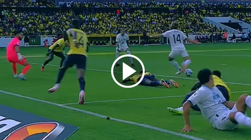 Gol de Uruguay vs Ecuador