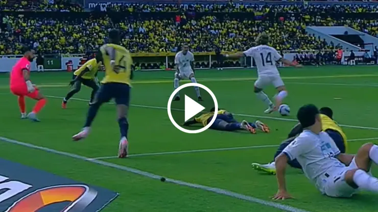 Gol de Uruguay vs Ecuador