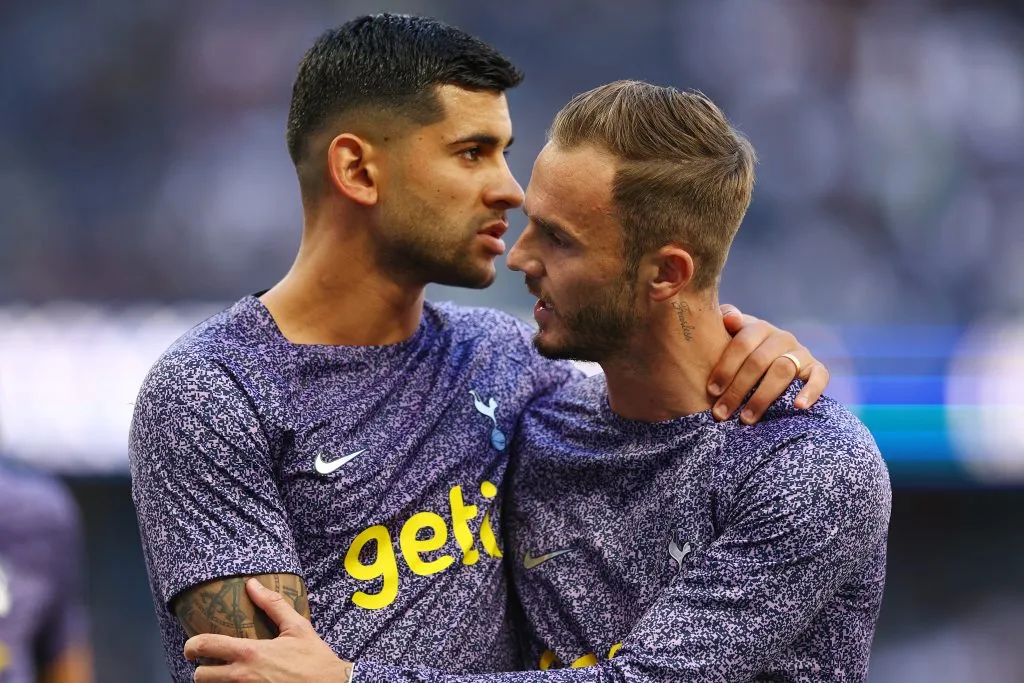 Cristian Romero junto a James Maddison. Getty Images.