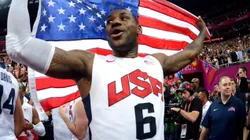 LeBron James con el Dream Team de Estados Unidos.