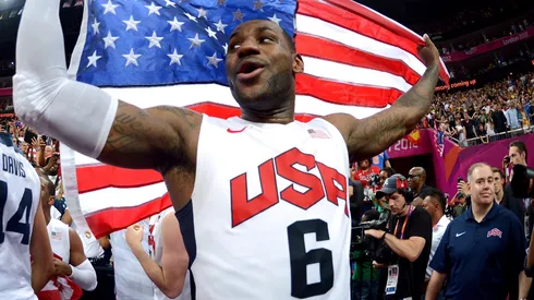LeBron James con el Dream Team de Estados Unidos.