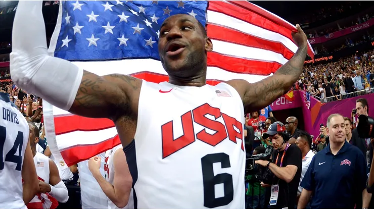 LeBron James con el Dream Team de Estados Unidos.