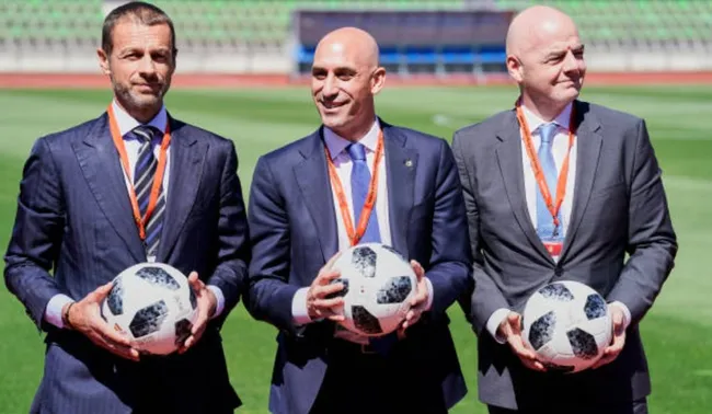 Aleksander Ceferin, Luis Rubiales y Gianni Infantino: Getty