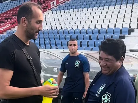Selección Brasileña trata como enorme ídolo a Hernán Barcos con genial obsequio