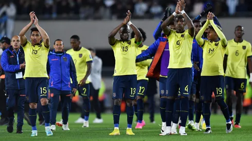 BUENOS AIRES, ARGENTINA - SEPTEMBER 07: Enner Valencia of Ecuador (C) and teammates applaud the fans after the FIFA World Cup 2026 Qualifier match between Argentina and Ecuador at Estadio Más Monumental Antonio Vespucio Liberti on September 07, 2023 in Buenos Aires, Argentina. (Photo by Marcelo Endelli/Getty Images)
