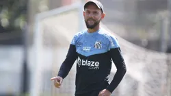 Tras las denuncias del plantel por abuso, el Santos femenino echó al DT