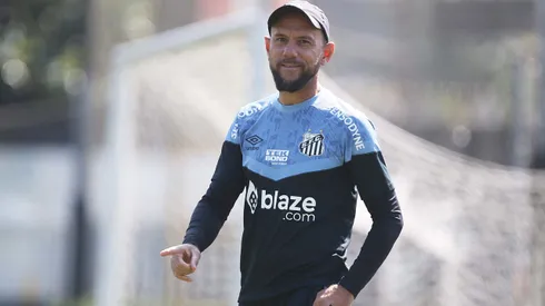 Tras las denuncias del plantel por abuso, el Santos femenino echó al DT