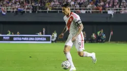 CIUDAD DEL ESTE, PARAGUAY - SEPTEMBER 07: Paolo Guerrero of Peru controls the ballduring a FIFA World Cup 2026 Qualifier match between Paraguay and Peru at Antonio Aranda Stadium on September 07, 2023 in Ciudad del Este, Paraguay. (Photo by Christian Alvarenga/Getty Images)