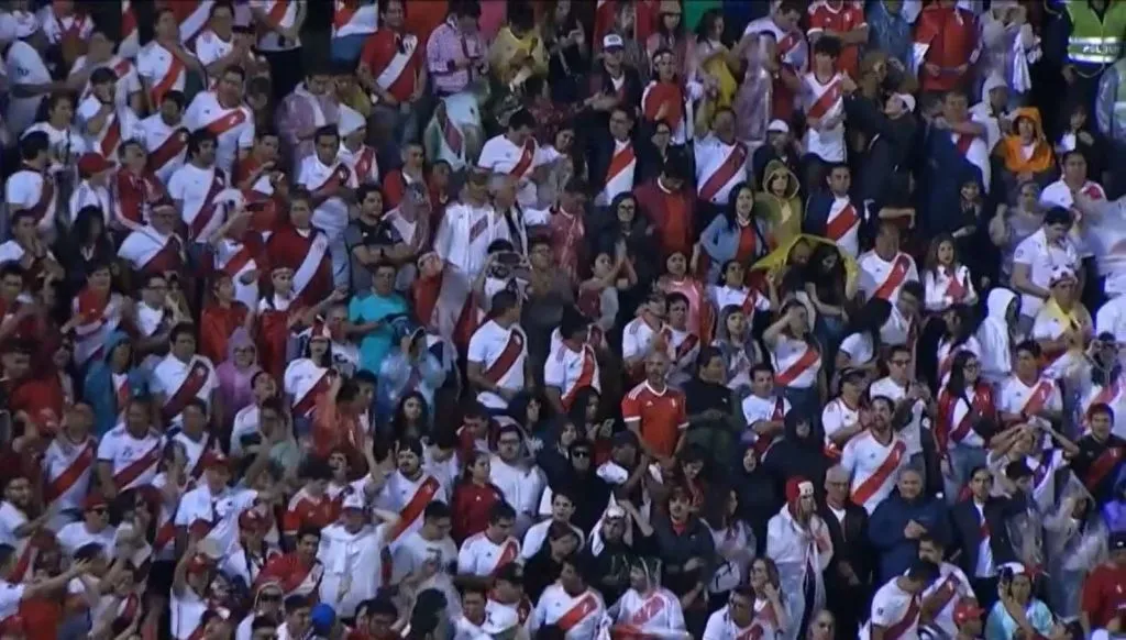 Selección Peruana cantando el himno. Fuente: Captura de pantalla.