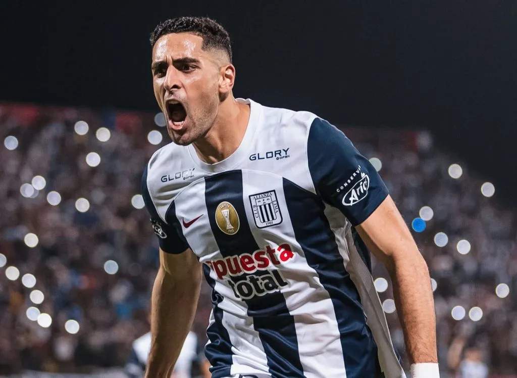 Pablo Sabbag festejando un gol con Alianza Lima. Fuente: Liga de Fútbol Profesional