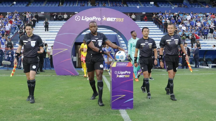 Emelec pide sanción para los árbitros tras el partido contra Aucas.