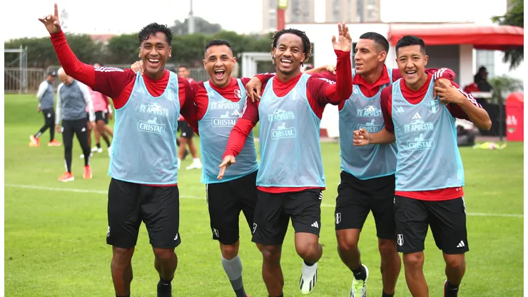 Juan Reynoso y la gran sorpresa en el once contra los guaraníes