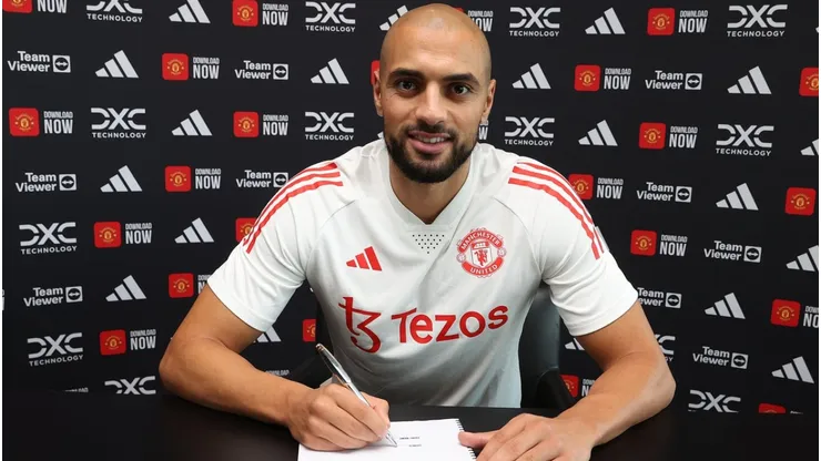 Amrabat fue anunciado como nuevo jugador de Manchester United.