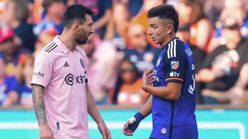 Álvaro Barreal, junto a Lionel Messi en el duelo Inter Miami vs. FC Cincinnati.