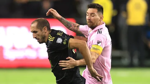 Giorgio Chiellini y Lionel Messi.