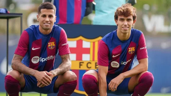 Joao Félix junto a Joao Cancelo en la presentación de ambos en el FC Barcelona. @FCBarcelona.