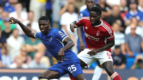 El volante ecuatoriano cometió un error que le costó a Chelsea