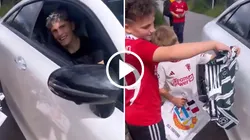 Alejandro Garnacho regala su camiseta nueva a dos fanáticos del Manchester United