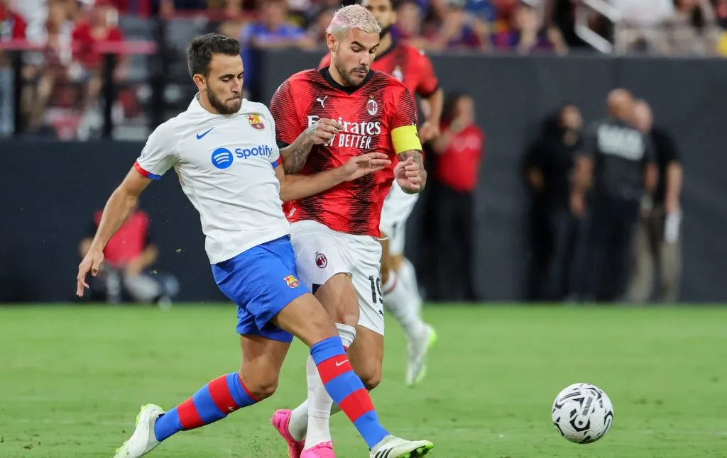 Eric García jugando con la camiseta del Barcelona