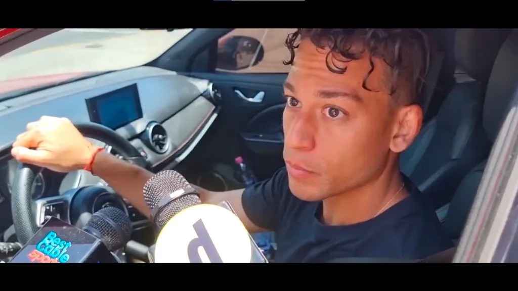 Christian Benavente hablando con la prensa.