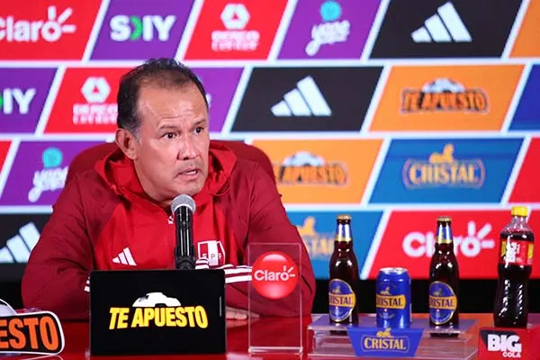 Juan Reynoso en una conferencia de prensa pasada. (Foto: Twitter).