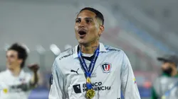 MALDONADO, URUGUAY - OCTOBER 28: Paolo Guerrero of Liga de Quito celebrates as the team becomes Sudamericana champion after the Copa CONMEBOL Sudamericana 2023 final match between LDU Quito and Fortaleza at Estadio Domingo Burgueño Miguel on October 28, 2023 in Maldonado, Uruguay. (Photo by Marcelo Endelli/Getty Images)