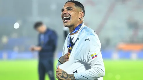 MALDONADO, URUGUAY - OCTOBER 28: Paolo Guerrero of Liga de Quito celebrates as the team becomes Sudamericana champion after the Copa CONMEBOL Sudamericana 2023 final match between LDU Quito and Fortaleza at Estadio Domingo Burgueño Miguel on October 28, 2023 in Maldonado, Uruguay. (Photo by Marcelo Endelli/Getty Images)