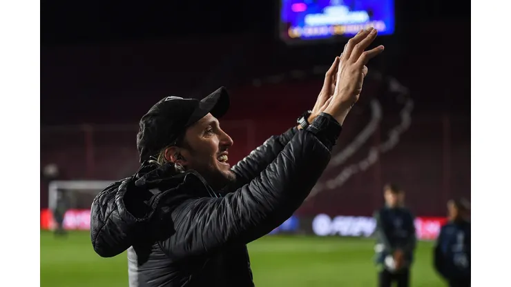 LANUS, ARGENTINA - OCTOBER 04: Luis Zubeldia of Liga Deportiva Universitaria celebrates the victory during a Copa CONMEBOL Sudamericana 2023 match between Defensa y Justicia and Liga Deportiva Universitaria at Estadio Ciudad de Lanus on October 04, 2023 in Lanus, Argentina. (Photo by Marcelo Endelli/Getty Images)