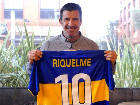 Figo hizo entrega de la camiseta que intercambió con Román en el 2000