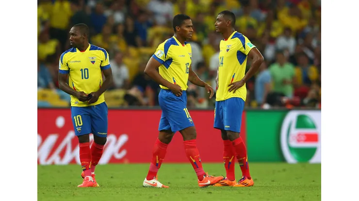 RIO DE JANEIRO, BRAZIL - JUNE 25: Antonio Valencia of Ecuador (C) is sent off with a red card as teammates Walter Ayovi (L) and Oswaldo Minda look on during the 2014 FIFA World Cup Brazil Group E match between Ecuador and France at Maracana on June 25, 2014 in Rio de Janeiro, Brazil. (Photo by Julian Finney/Getty Images)