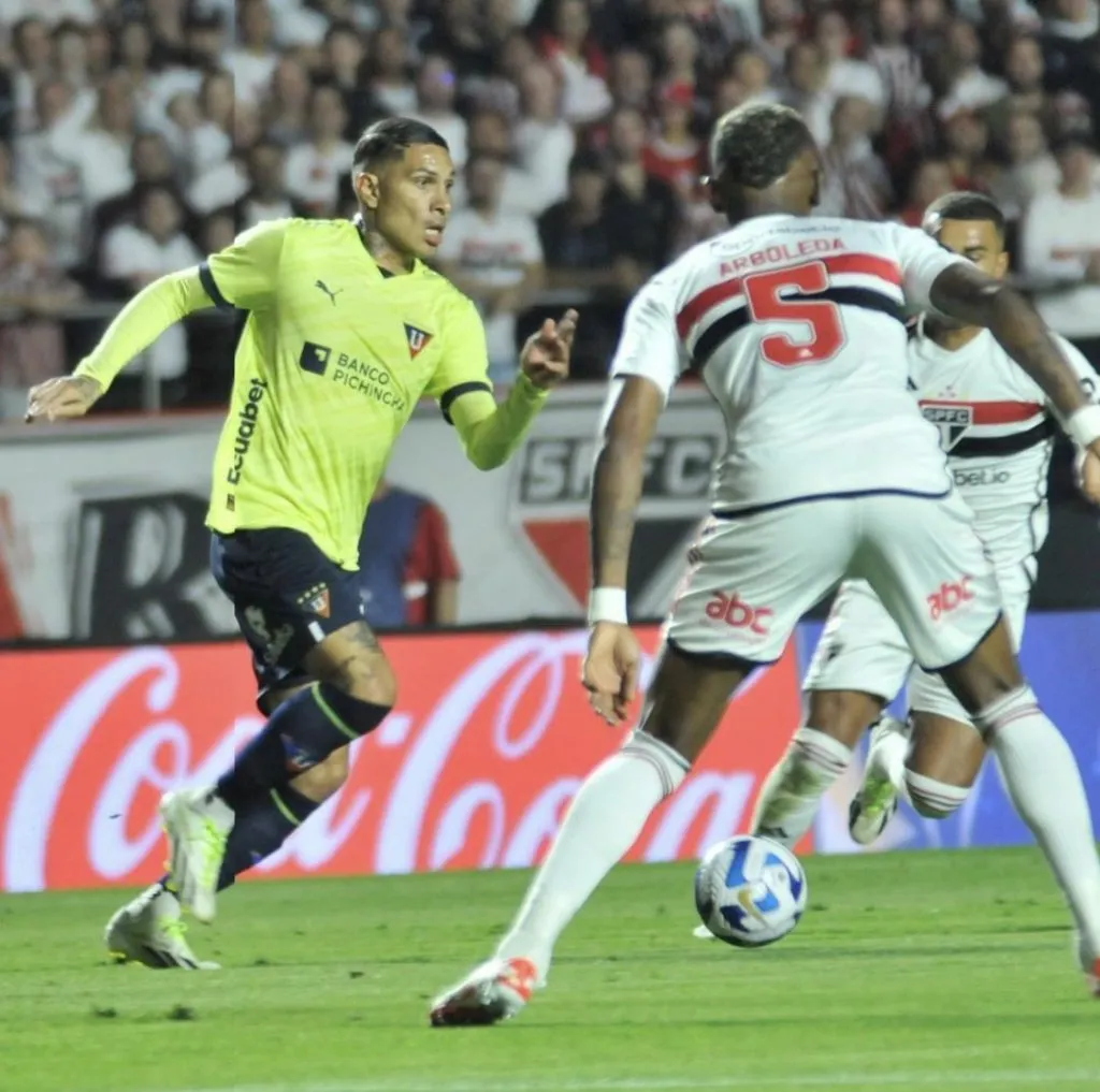Paolo Guerrero en un partido por Copa Sudamericana ante Sao Paulo. (Foto: CONMEBOL).