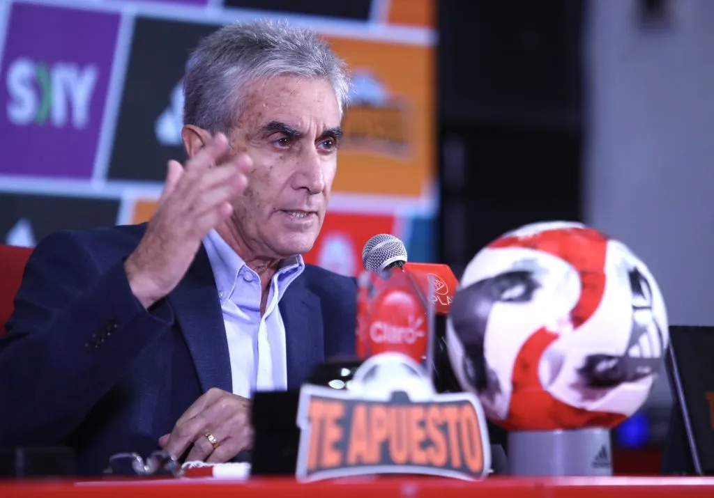 Juan Carlos Oblitas en conferencia de prensa este mediodía. (Foto: FPF).