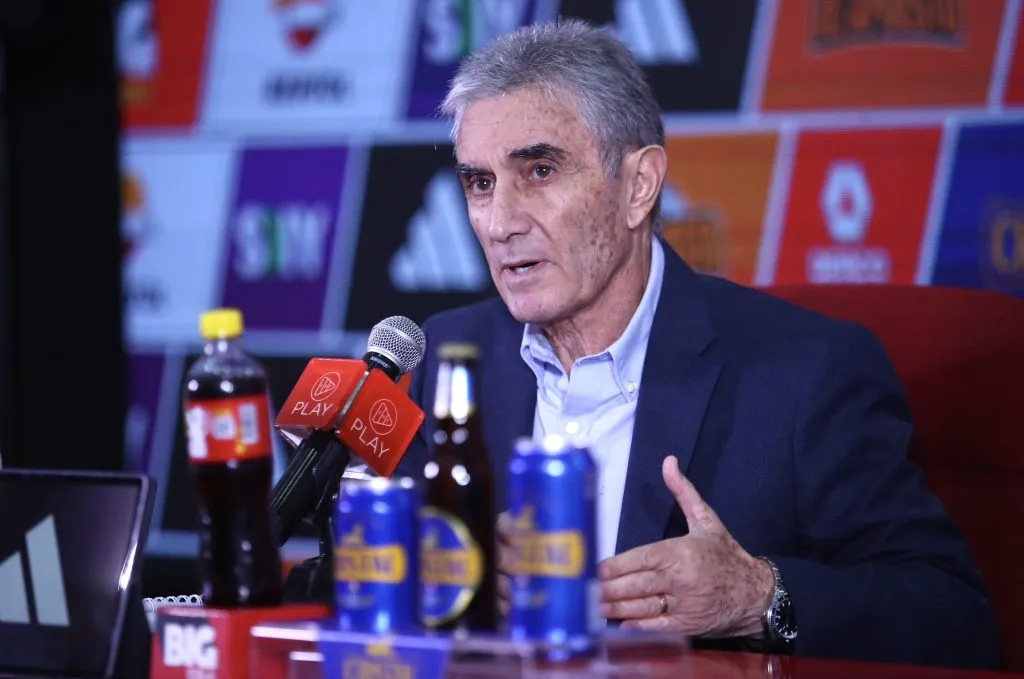 Juan Carlos Oblitas en conferencia de prensa. (Foto: FPF).