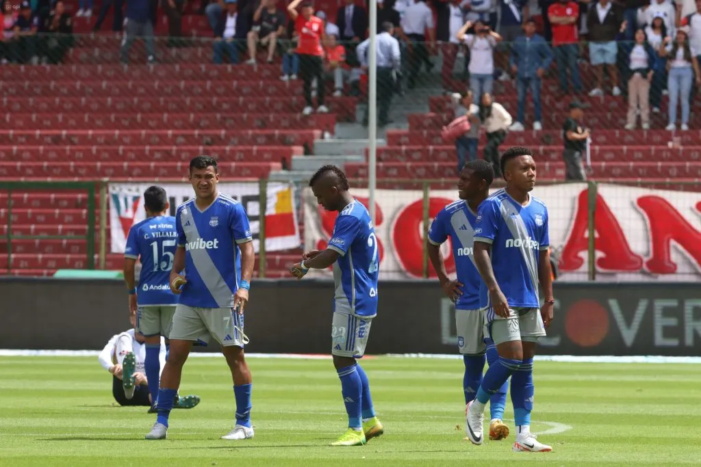 Emelec sumó una derrota que aún lo mantiene en la pelea por el descenso, pero que lo aleja casi definitivamente de la lucha por un cupo a un torneo internacional. (FOTO: API)