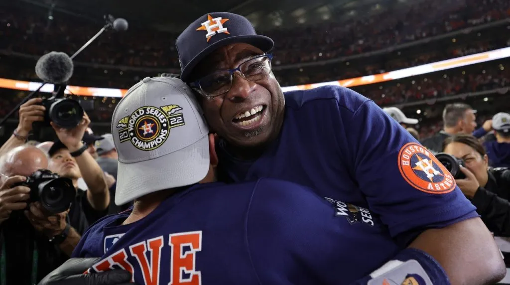José Altuve y Dusty Baker en el título de la Serie Mundial 2022.  (Foto: Getty Images)