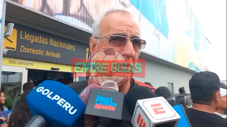 Jorge Fossati declara en su llegada a Lima. Foto: Captura Entre Bolas.