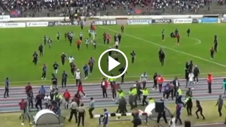 Hinchas de Olmedo se meten a agredir a jugadores
