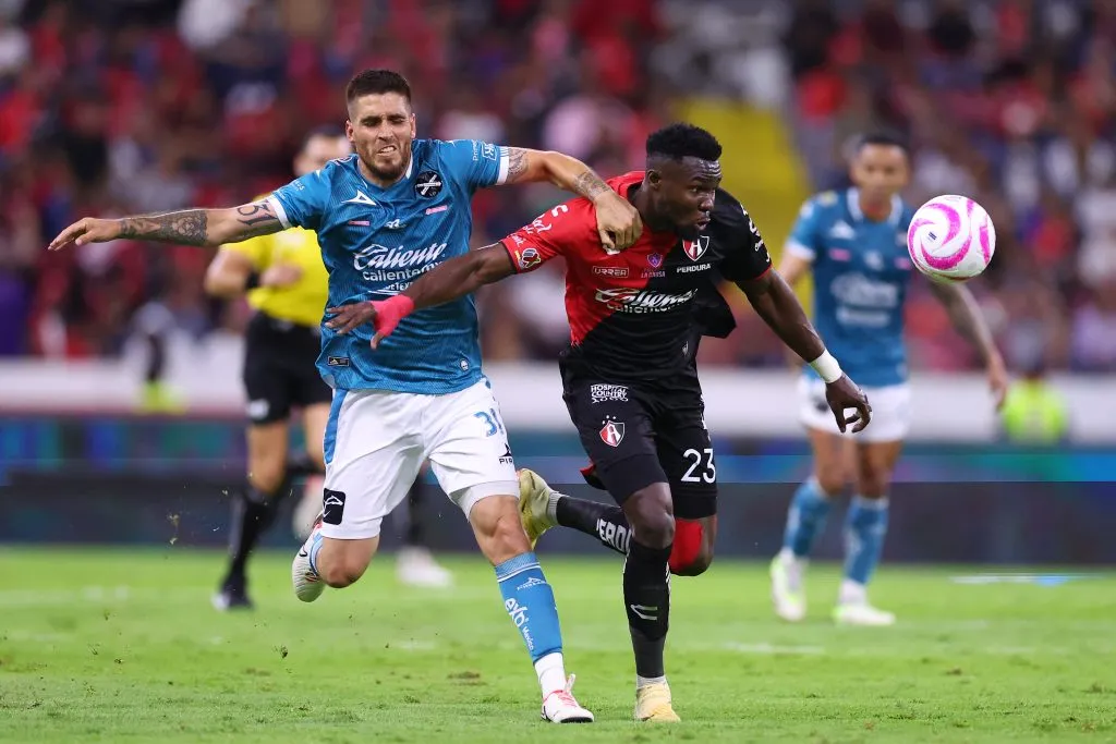 Jordy Caicedo fue muy criticado por los aficionados de Atlas, tras fallar dos goles muy claros para su equipo. (FOTO: GETTYIMAGES)