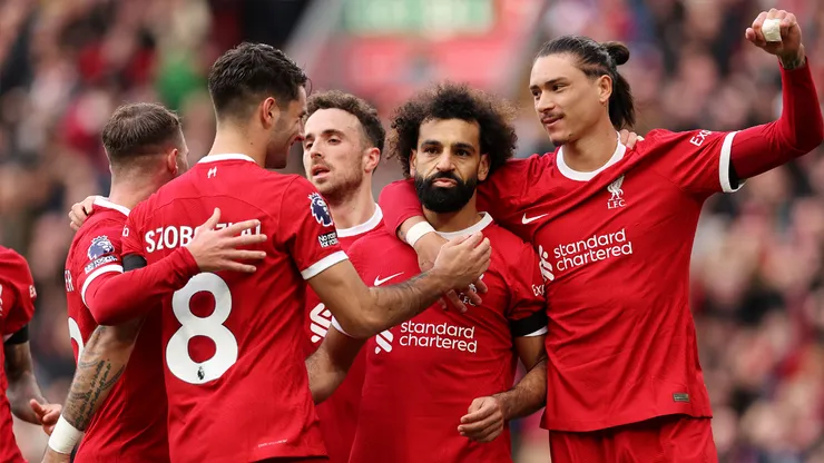 Doblete de Salah y Liverpool a la cima de la Premier