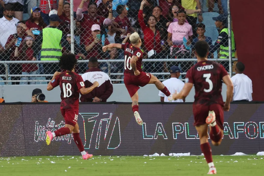 Yeferson Soteldo celebrando su gol ante Chile (Getty)