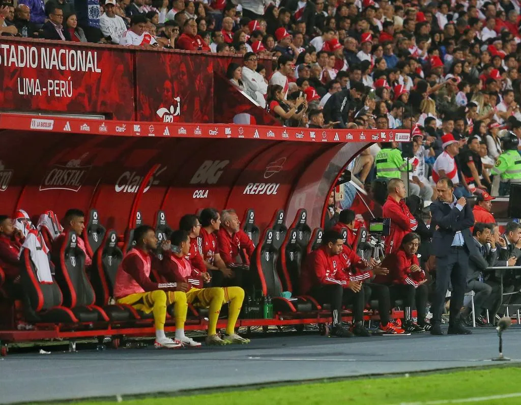 Paolo Guerrero no estuvo entre los suplentes después de ser cambiado. (Foto: Gonzalo Córdova).
