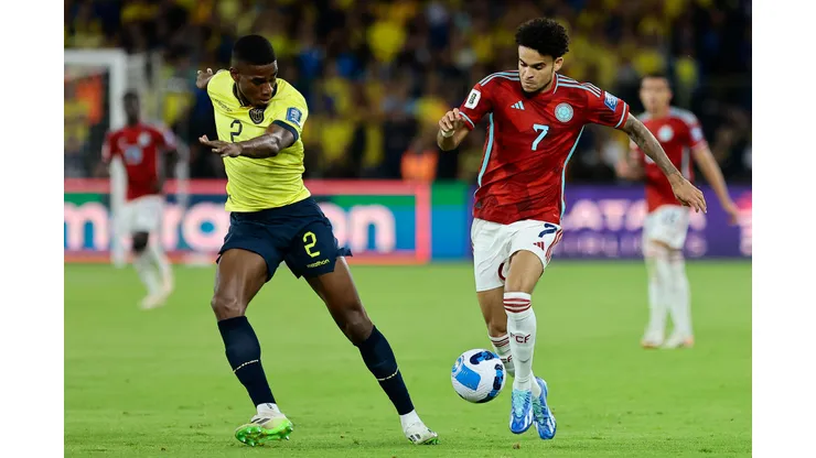 QUITO, ECUADOR - OCTOBER 17: Luis Diaz of Colombia competes for the ball with Felix Torres of Ecuador during a FIFA World Cup 2026 Qualifier match between Ecuador and Colombia at Rodrigo Paz Delgado Stadium on October 17, 2023 in Quito, Ecuador. (Photo by Franklin Jacome/Getty Images)