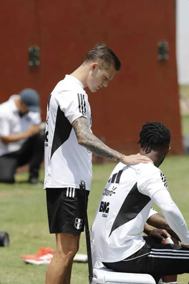 Oliver Sonne con Carlos Cáceda. | Crétidos: Luis Jiménez de Líbero.